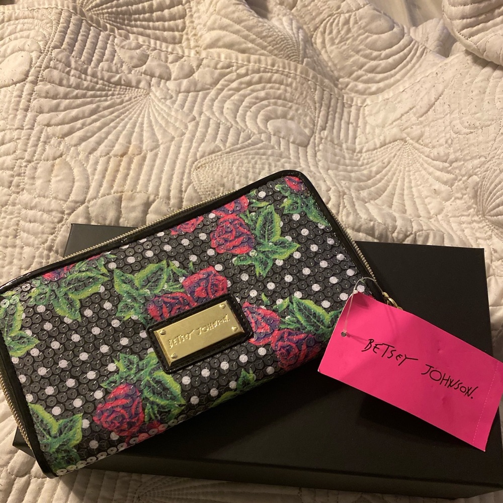 Betsey Johnson wallet -Multi-sectional